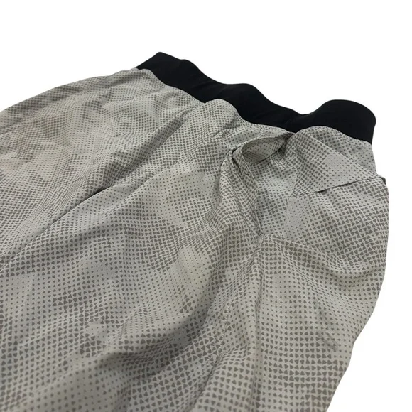 Lululemon Men's Athletic Shorts Patterned Gray and White Small - Picture 7 of 11